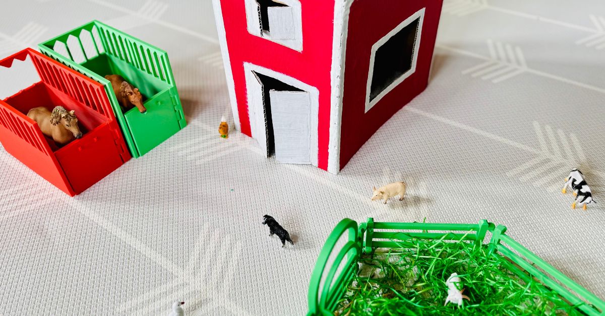 Mini Bauernhof Blogbeitrag Collage mit kreativen 3D-Druck-Ideen fürs Kinderzimmer: Bügelperlen-Platten, Wanddeko, Namensschild und praktische Ordnungshelfer.