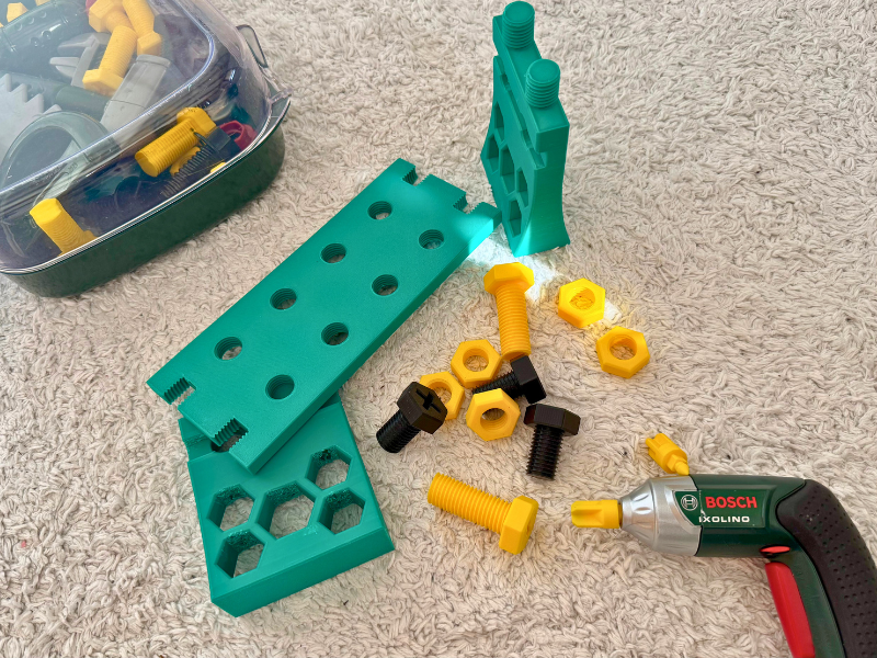 3D-gedrucktes Zubehör für Bosch Kinder-Werkzeug: Schrauben, Muttern und Werkbankteile

