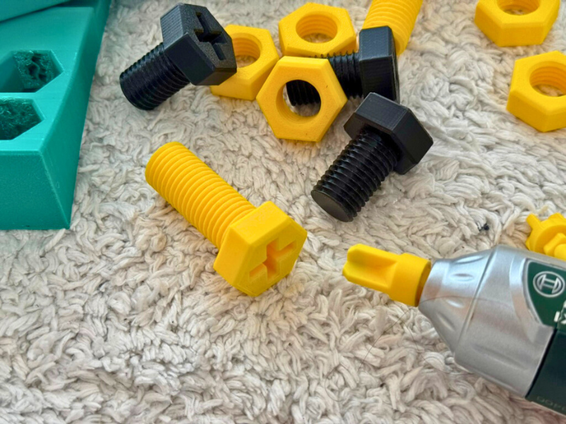 3D-gedruckte Schrauben und Muttern als Zubehör für Bosch Kinder-Werkzeug