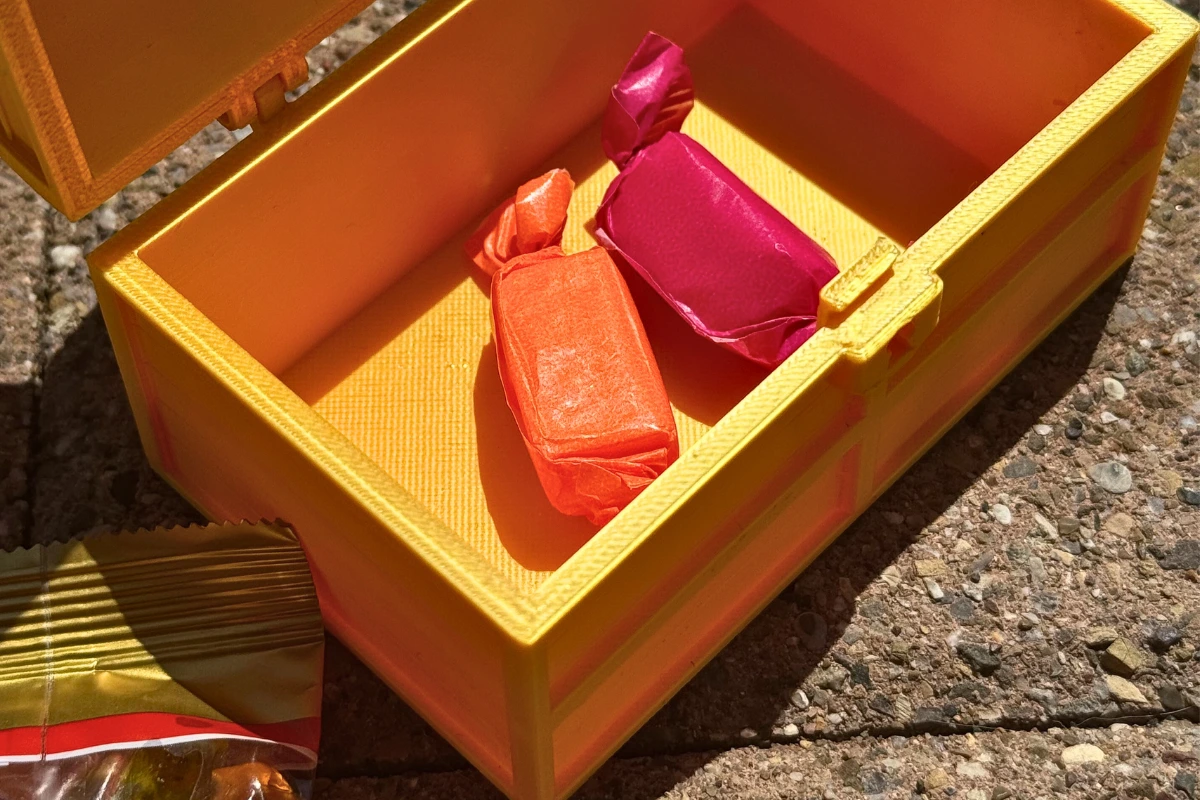 Kinder bei der Schatzsuche