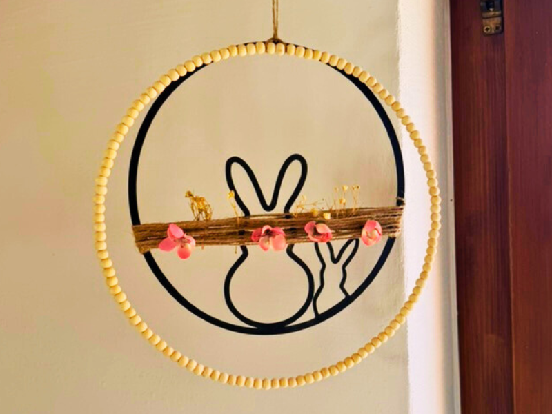 DIY-Osterkranz mit 3D-gedrucktem Hasenmotiv, Jutegarn und Trockenblumen