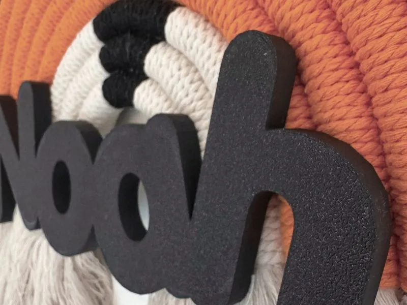 3D-gedrucktes Namensschild als Wanddeko im Kinderzimmer – individuell und personalisiert.