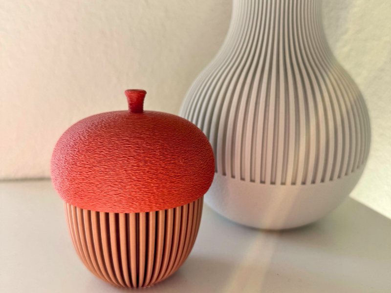 Eichel Herbstdekoration 3D-gedruckter Eichel-Behälter in warmen Herbstfarben als kreative DIY-Herbstdeko.