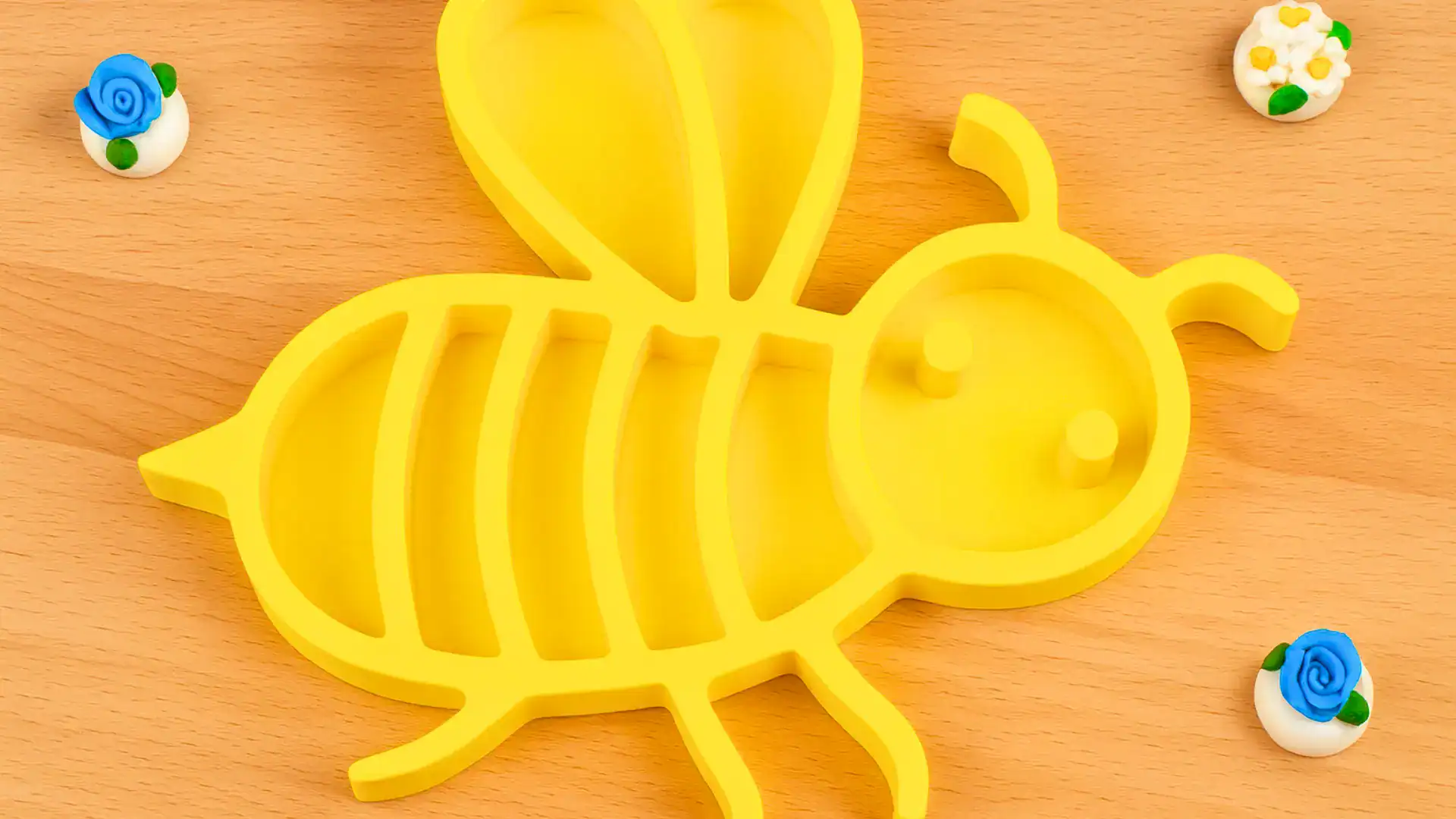 Leeres gelbes Bienen-Sensoriktablett aus 3D-Druck mit Blumen-Dekoration, Montessori-Spielzeug für Kleinkinder
